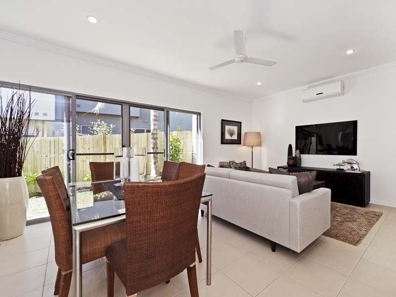 16 Careel Close, Helensvale QLD 4212