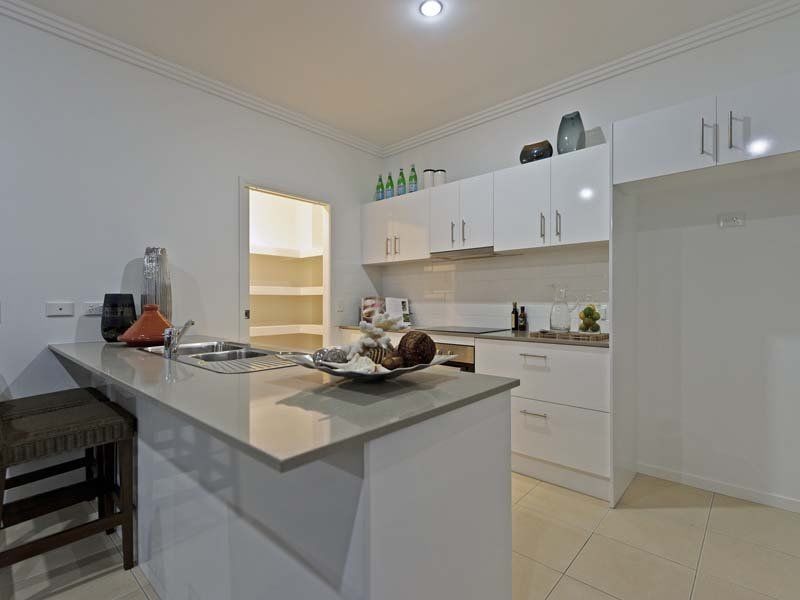 16 Careel Close, Helensvale QLD 4212