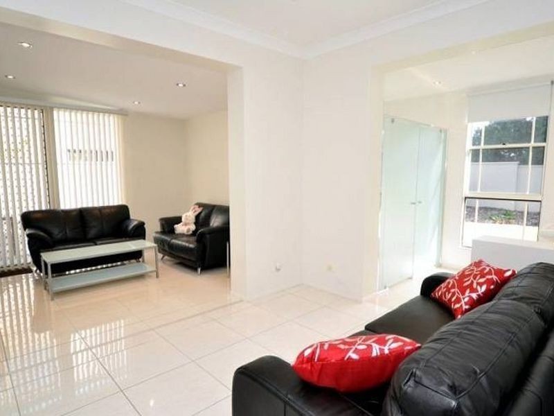 3 Wisemans Court, Helensvale QLD 4212