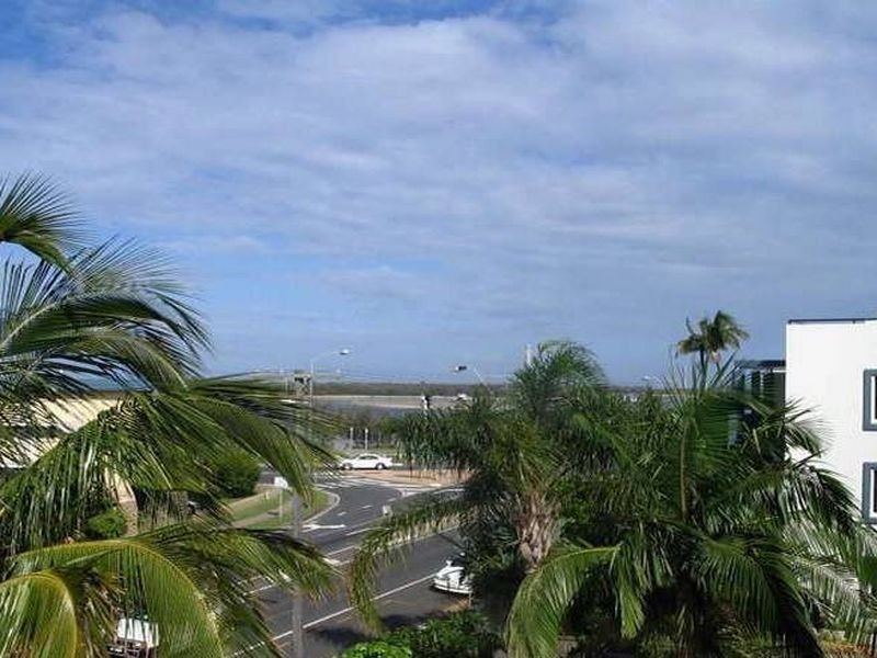 4/10 Brisbane Road, Labrador QLD 4215