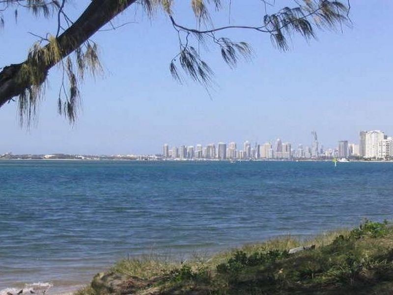 4/10 Brisbane Road, Labrador QLD 4215