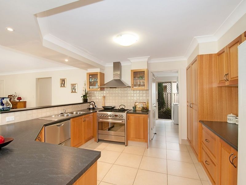 10 Kanangra Crescent, Pacific Pines QLD 4211