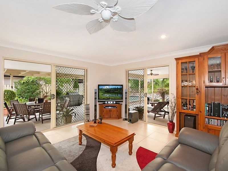 10 Kanangra Crescent, Pacific Pines QLD 4211