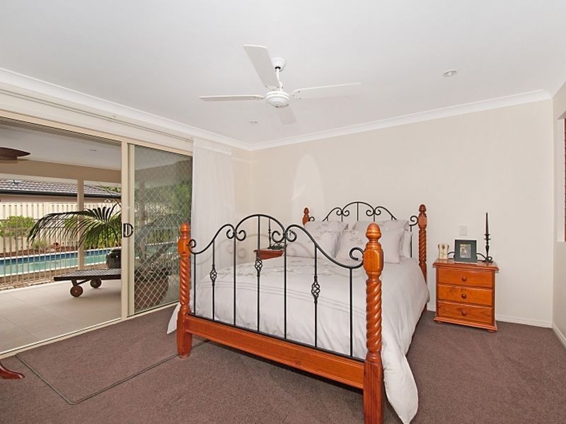 10 Kanangra Crescent, Pacific Pines QLD 4211