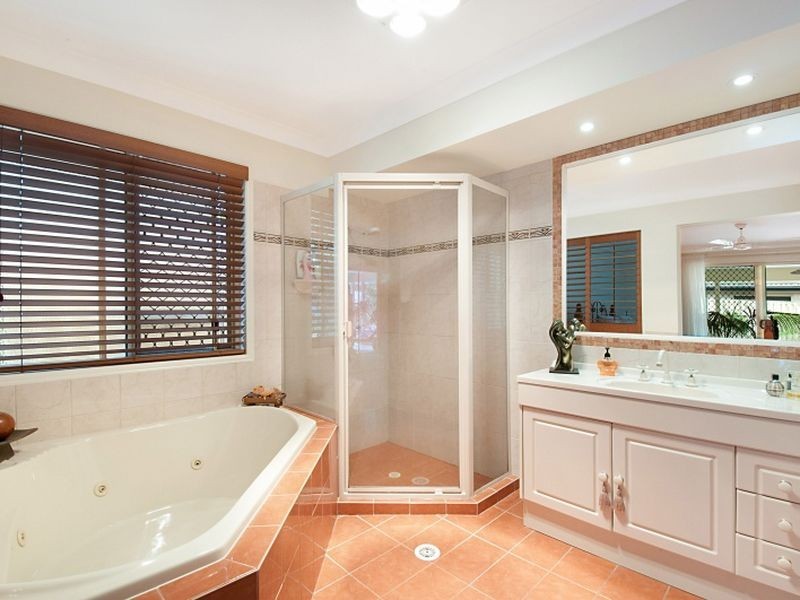 10 Kanangra Crescent, Pacific Pines QLD 4211