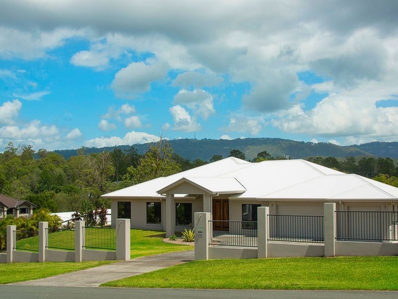 16 Waldorf Place, Maudsland QLD 4210