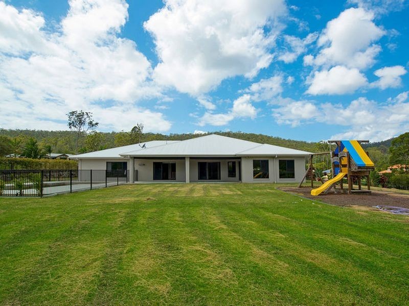16 Waldorf Place, Maudsland QLD 4210
