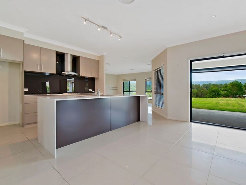 16 Waldorf Place, Maudsland QLD 4210