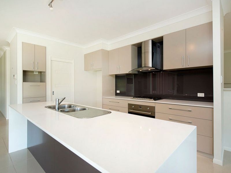 16 Waldorf Place, Maudsland QLD 4210