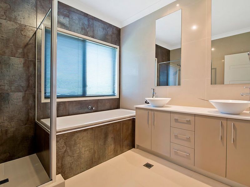 16 Waldorf Place, Maudsland QLD 4210