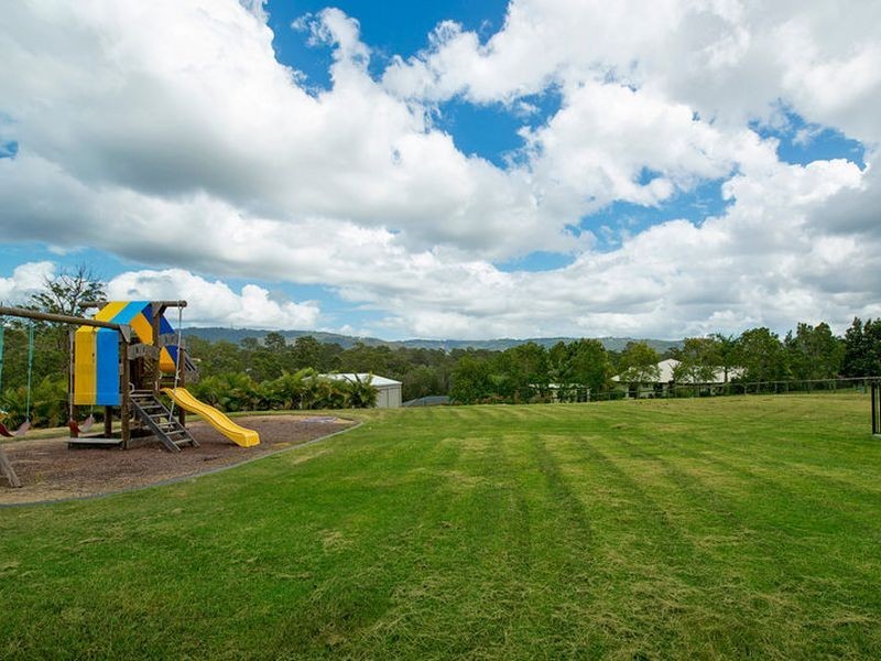 16 Waldorf Place, Maudsland QLD 4210