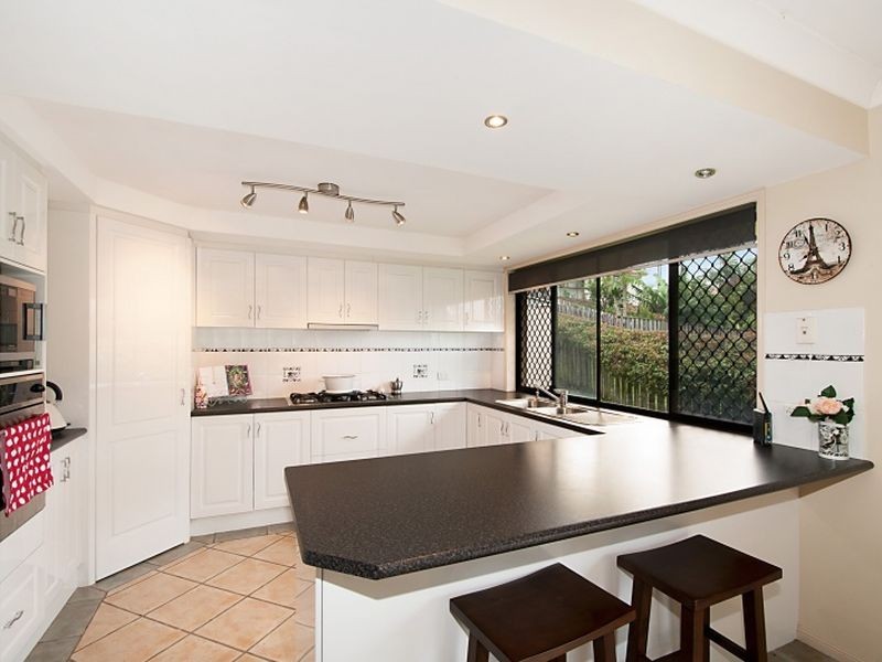 15 Temoe Rise, Pacific Pines QLD 4211