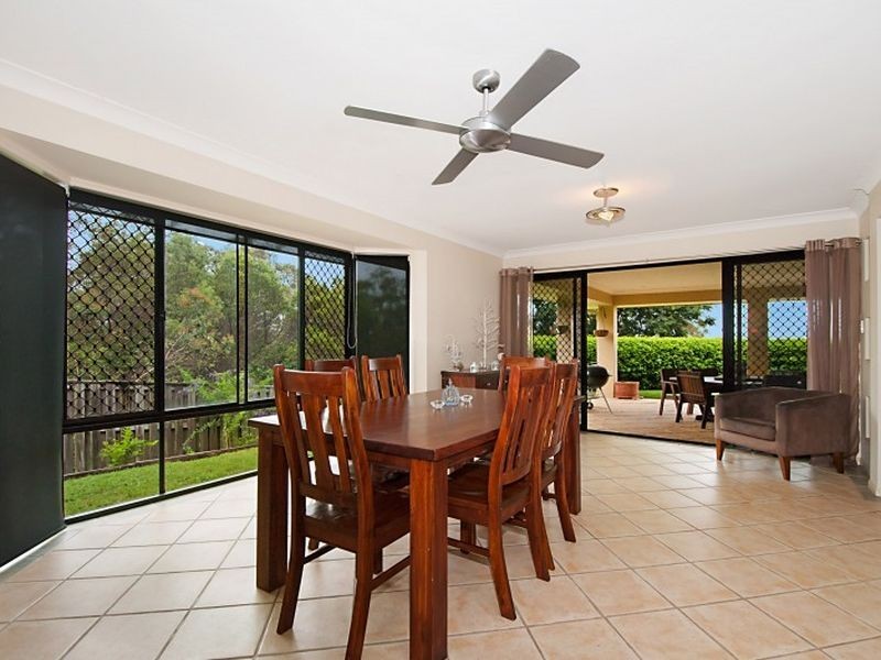 15 Temoe Rise, Pacific Pines QLD 4211