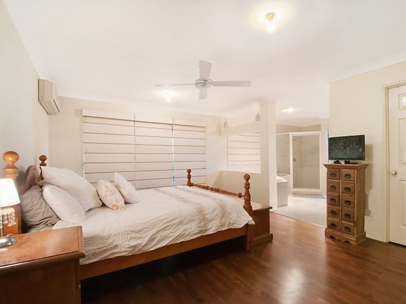 15 Temoe Rise, Pacific Pines QLD 4211