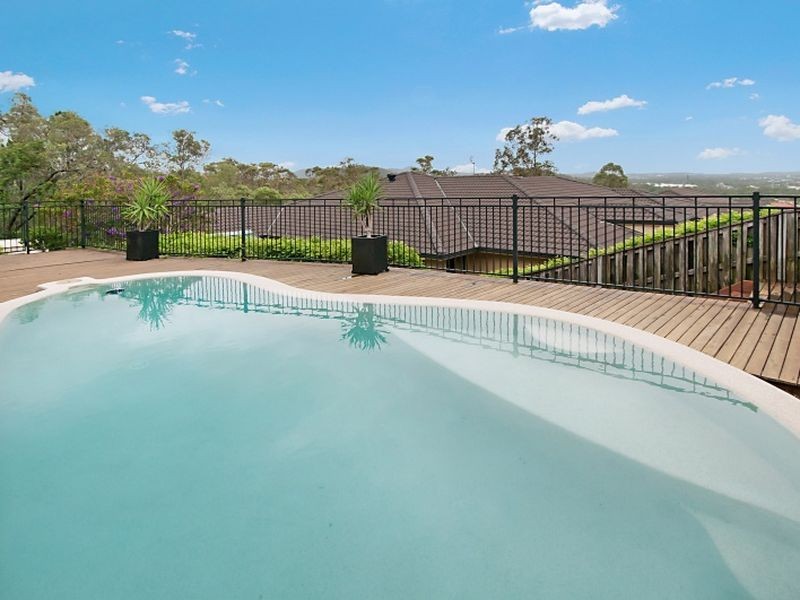 15 Temoe Rise, Pacific Pines QLD 4211