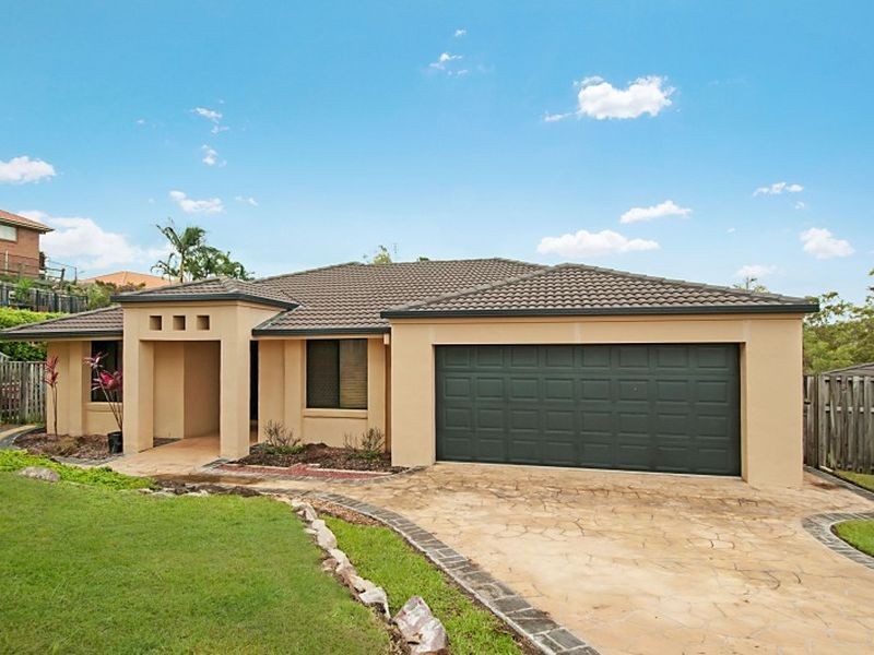 15 Temoe Rise, Pacific Pines QLD 4211