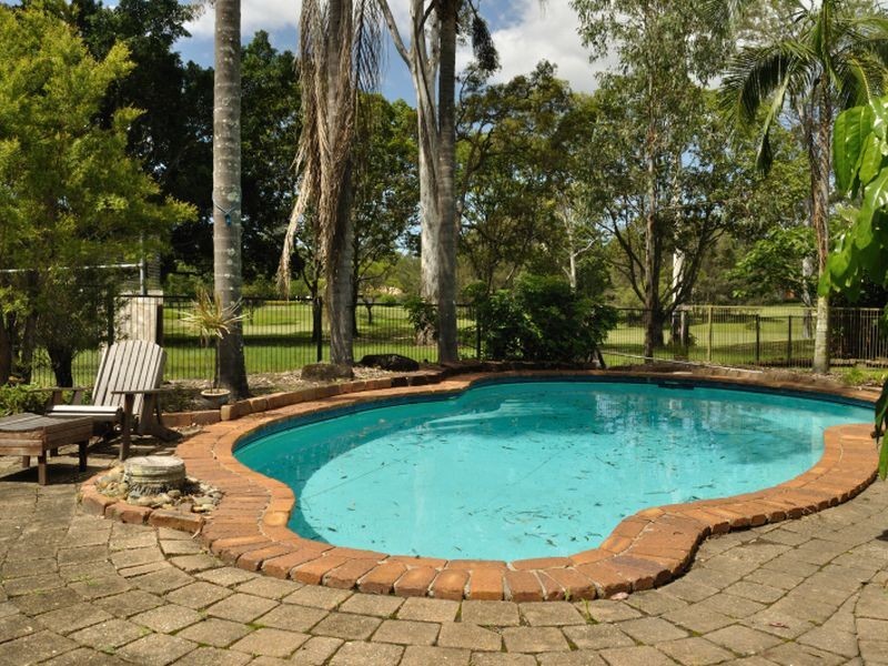 6 Calder Crescent, Helensvale QLD 4212