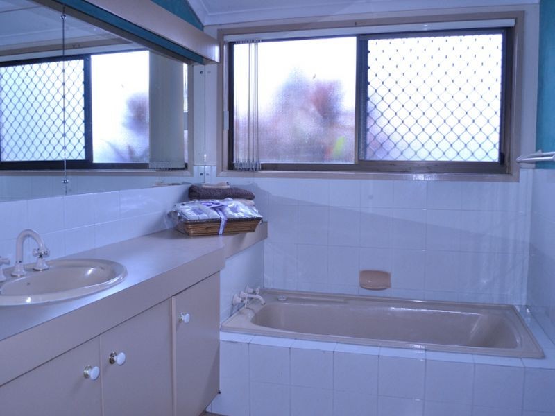 6 Calder Crescent, Helensvale QLD 4212