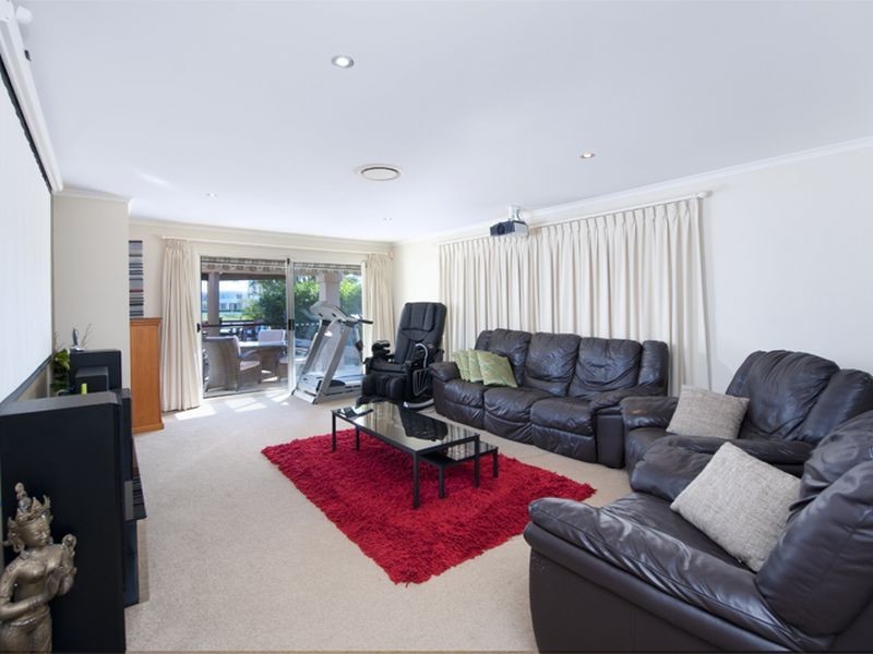 7 Serenity Boulevard, Helensvale QLD 4212
