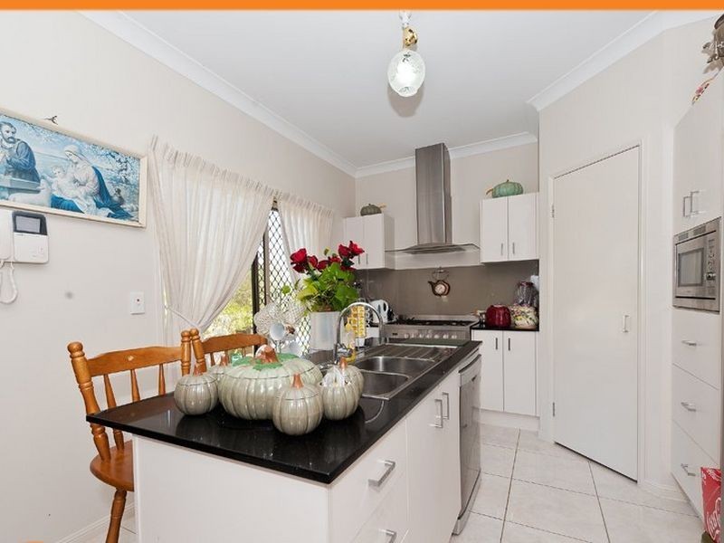 1 Ben Dalley Drive, Helensvale QLD 4212