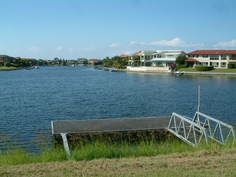 24 Calmwater Crescent, Helensvale QLD 4212