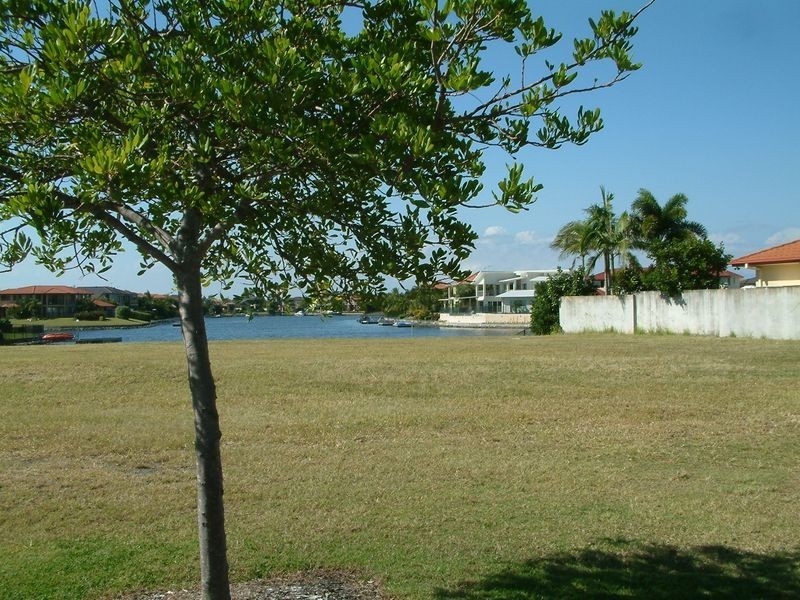 24 Calmwater Crescent, Helensvale QLD 4212