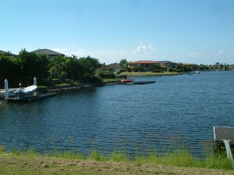 24 Calmwater Crescent, Helensvale QLD 4212