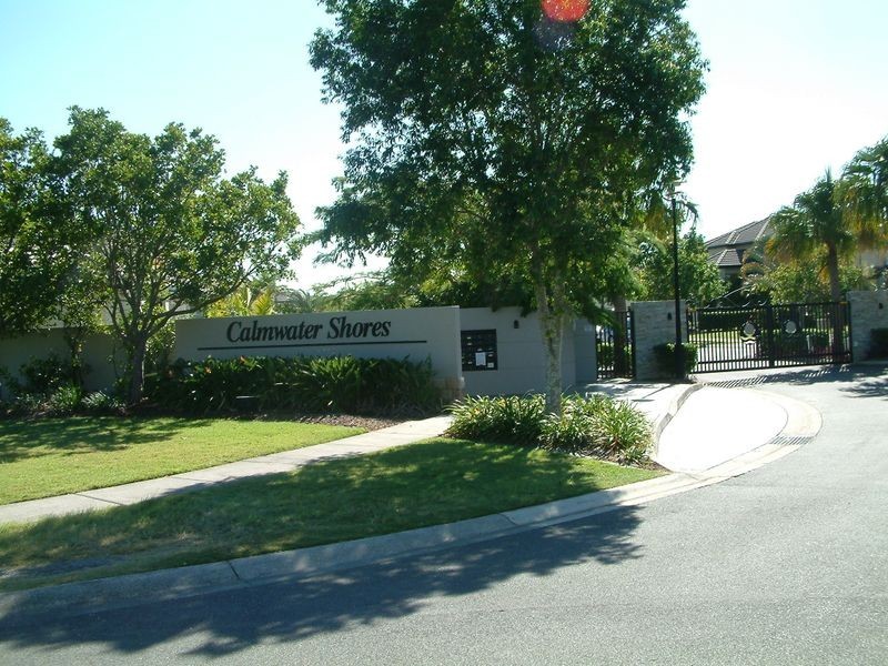 24 Calmwater Crescent, Helensvale QLD 4212