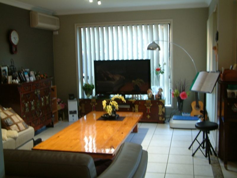 2/94 Cootharaba Drive, Helensvale QLD 4212