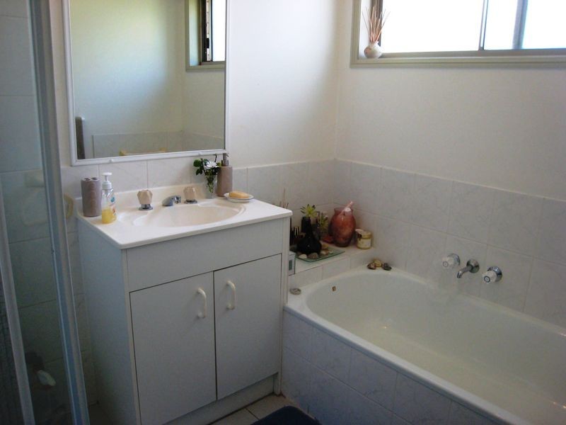 1/1 Golden Palms Court, Ashmore QLD 4214