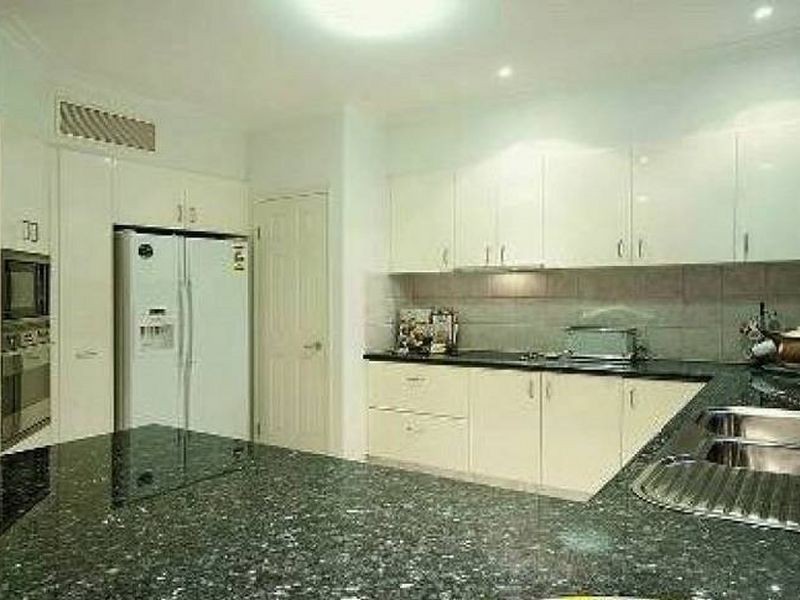 1622 Riverdale Drive, Hope Island QLD 4212