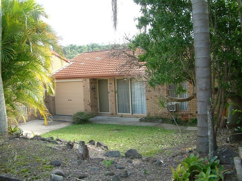 2/96 Village Way, Oxenford QLD 4210