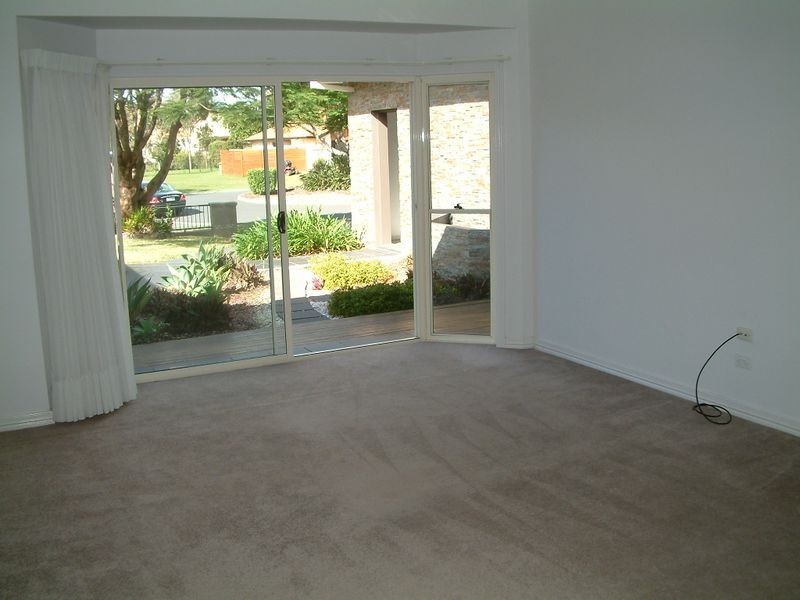 32 River Cove Place, Helensvale QLD 4212