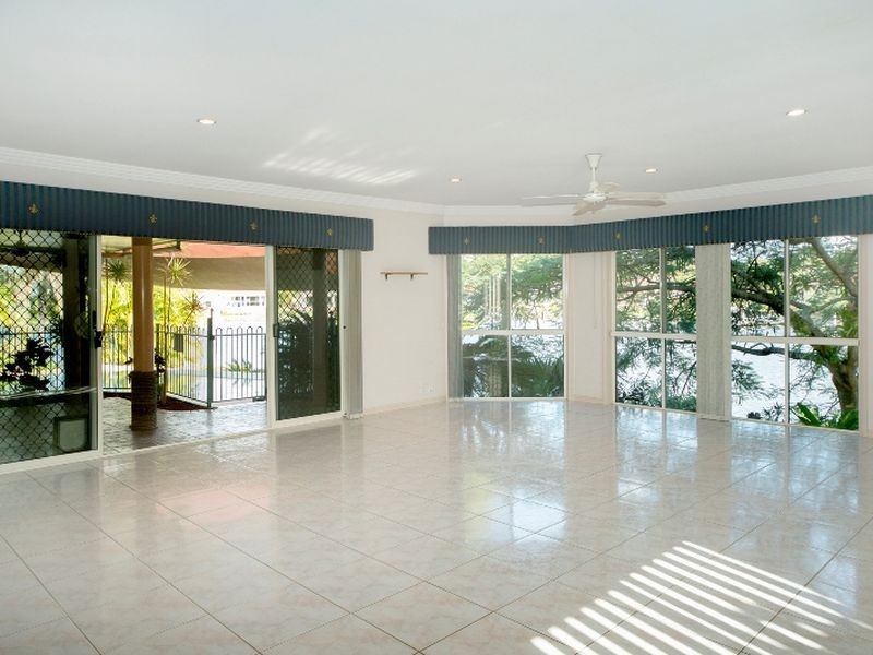 1 Glenwater Crescent, Helensvale QLD 4212