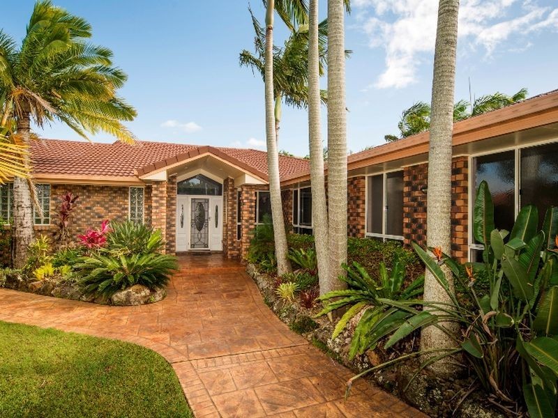 1 Glenwater Crescent, Helensvale QLD 4212