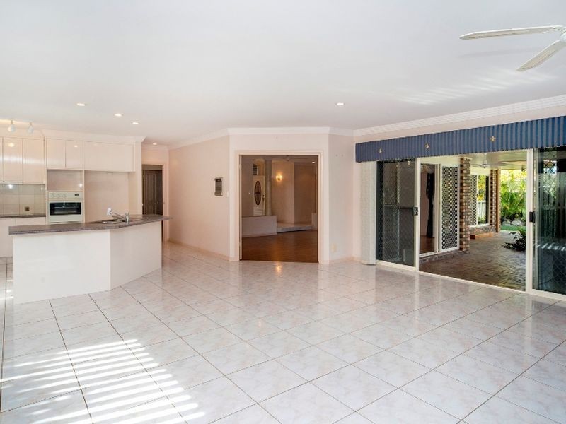 1 Glenwater Crescent, Helensvale QLD 4212