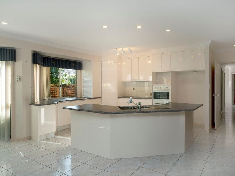 1 Glenwater Crescent, Helensvale QLD 4212