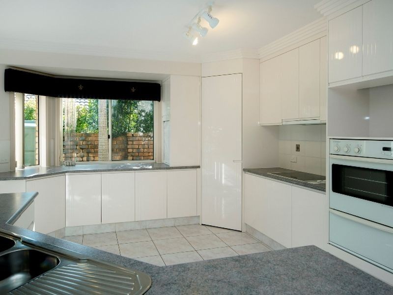 1 Glenwater Crescent, Helensvale QLD 4212