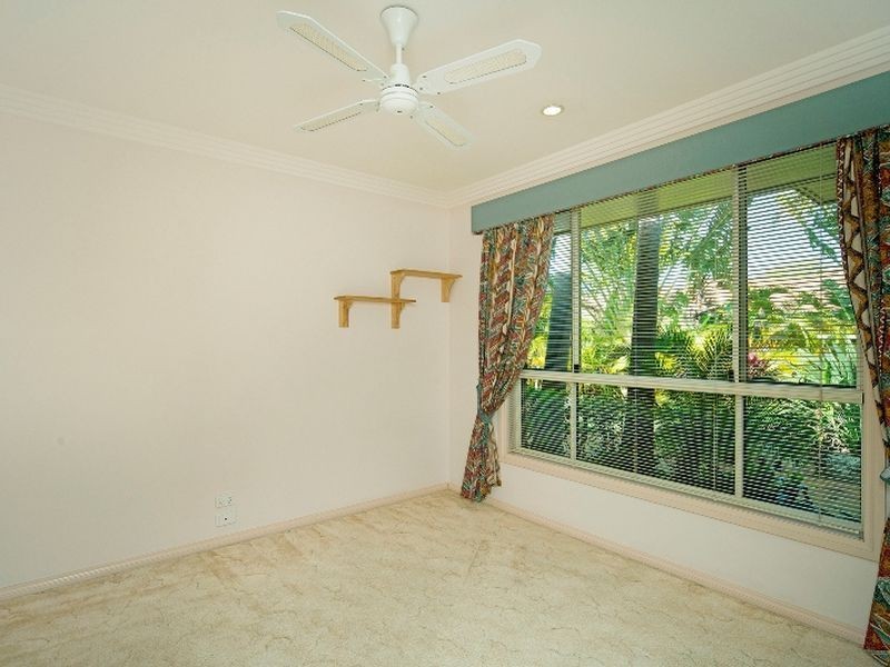 1 Glenwater Crescent, Helensvale QLD 4212