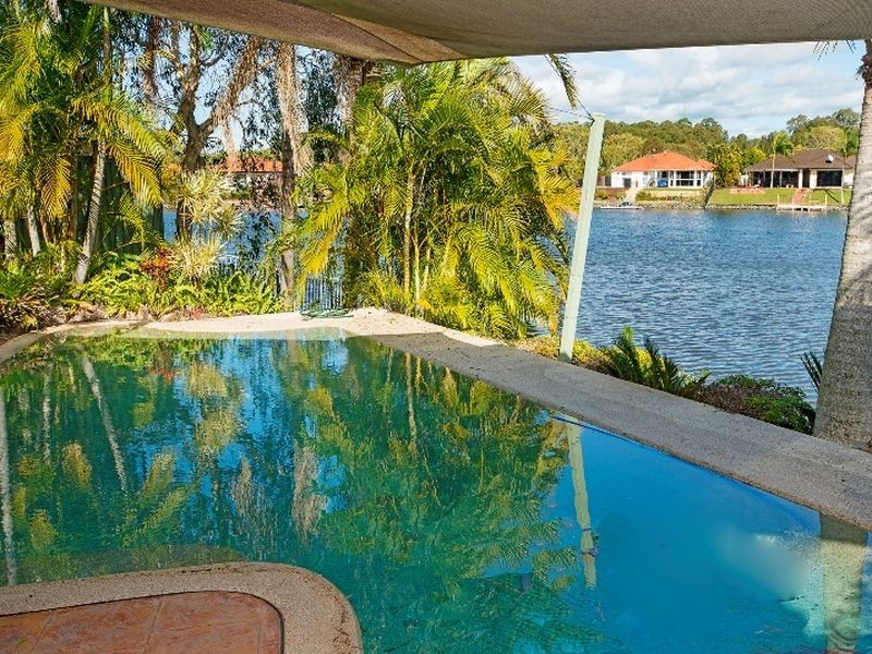 1 Glenwater Crescent, Helensvale QLD 4212