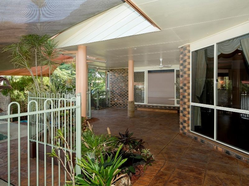 1 Glenwater Crescent, Helensvale QLD 4212