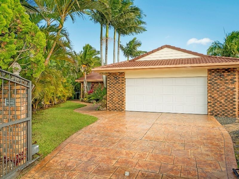 1 Glenwater Crescent, Helensvale QLD 4212