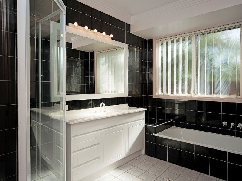 1 Glenwater Crescent, Monterey Keys QLD 4212