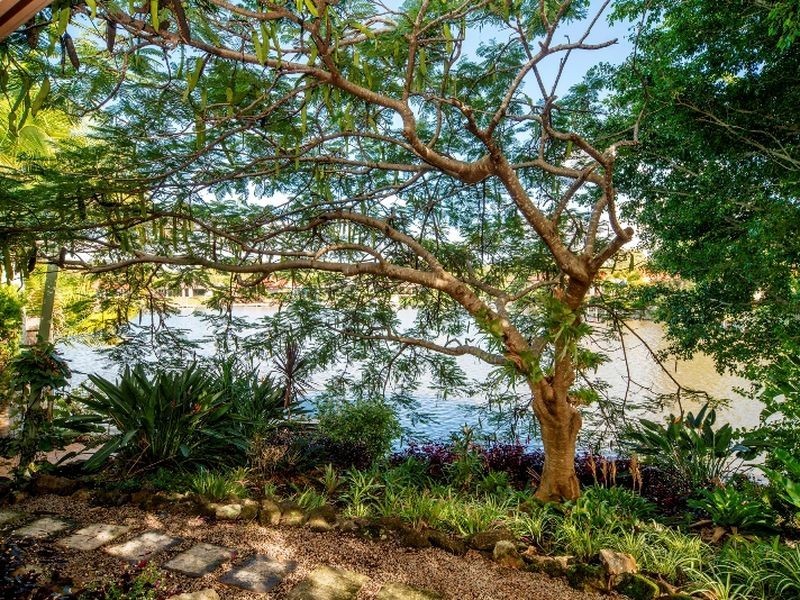 1 Glenwater Crescent, Monterey Keys QLD 4212