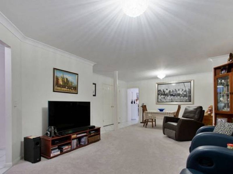 11 Samoa Court, Pacific Pines QLD 4211