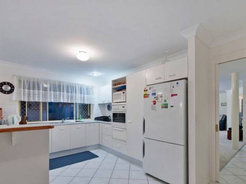 11 Samoa Court, Pacific Pines QLD 4211