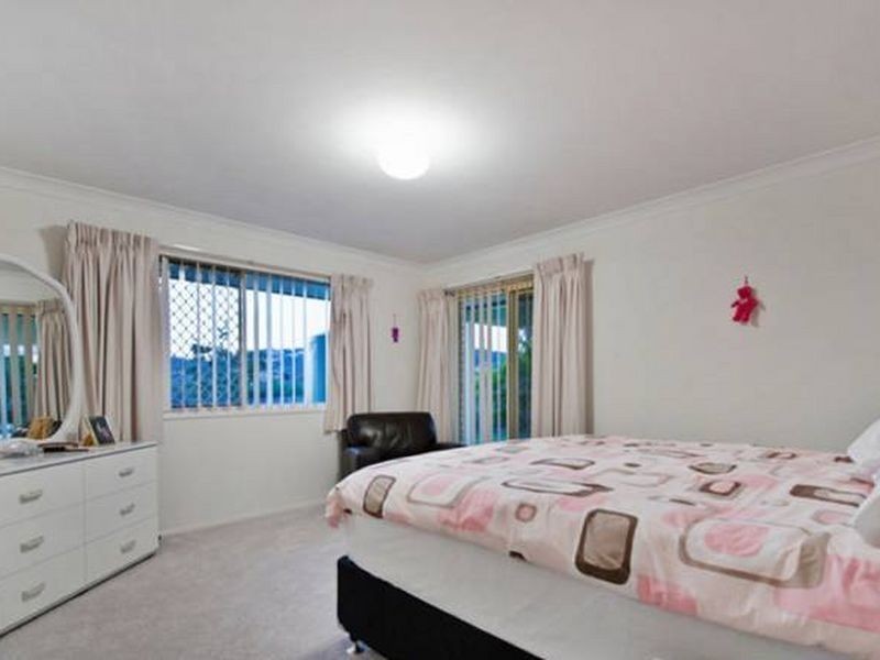 11 Samoa Court, Pacific Pines QLD 4211