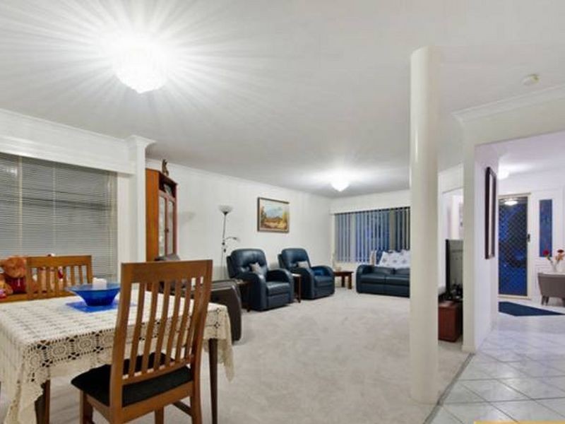 11 Samoa Court, Pacific Pines QLD 4211