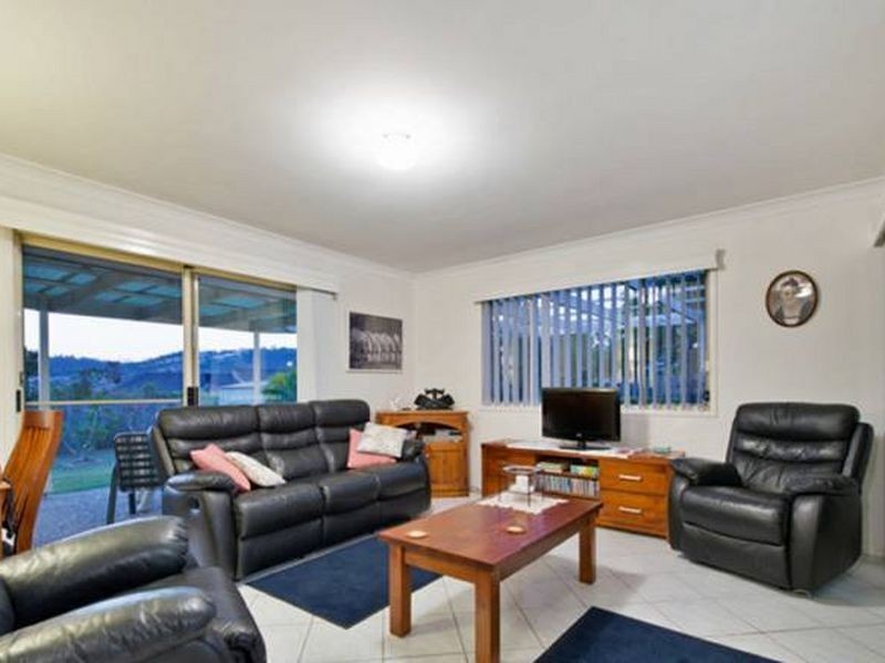 11 Samoa Court, Pacific Pines QLD 4211