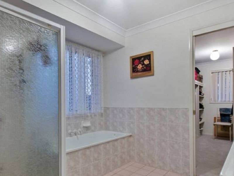 11 Samoa Court, Pacific Pines QLD 4211